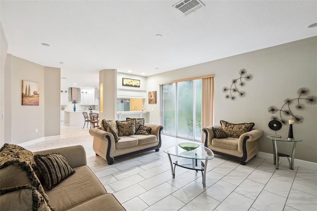 For Sale: $550,000 (5 beds, 3 baths, 4014 Square Feet)