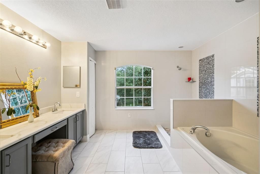 For Sale: $550,000 (5 beds, 3 baths, 4014 Square Feet)