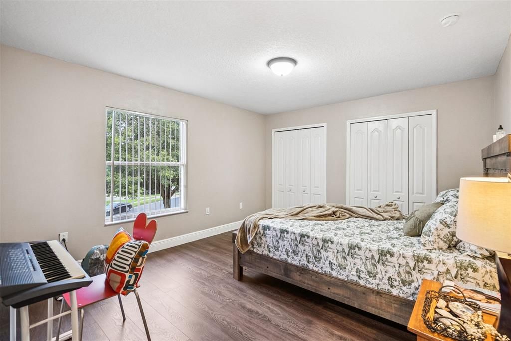 For Sale: $550,000 (5 beds, 3 baths, 4014 Square Feet)