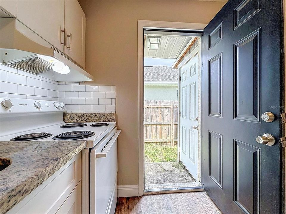 For Rent: $1,600 (2 beds, 1 baths, 648 Square Feet)