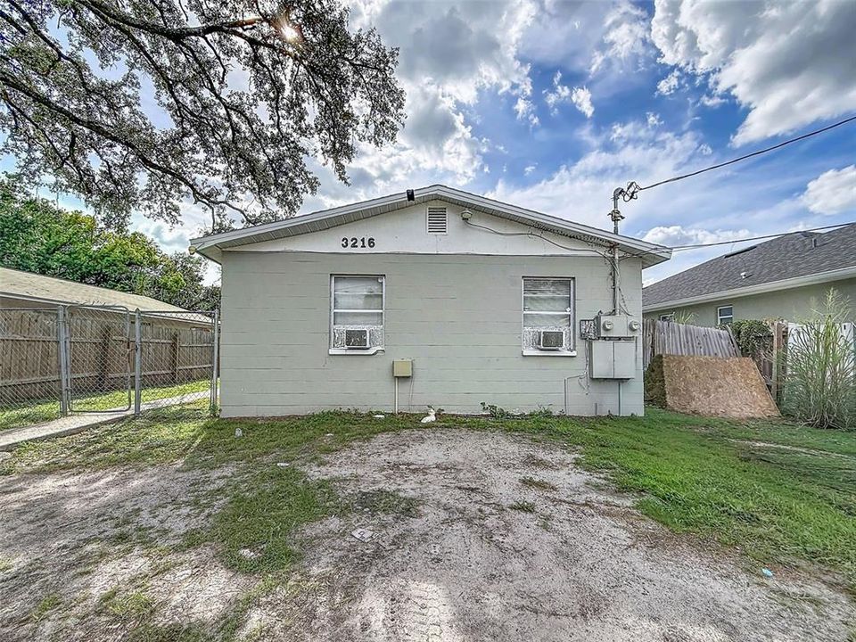 For Rent: $1,600 (2 beds, 1 baths, 648 Square Feet)