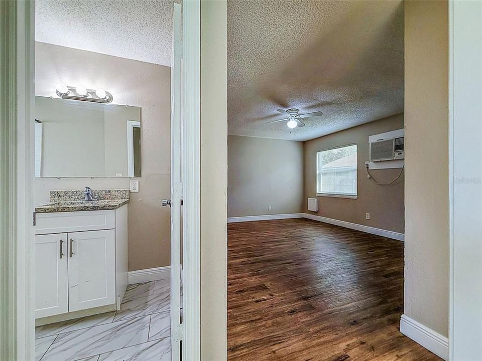 For Rent: $1,600 (2 beds, 1 baths, 648 Square Feet)