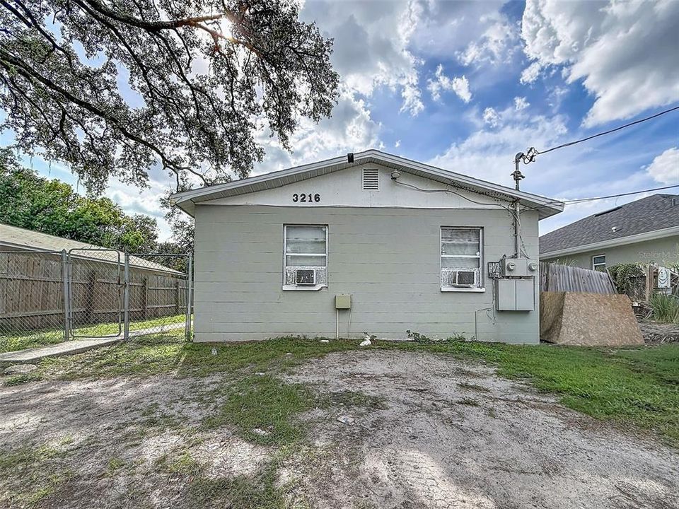 For Rent: $1,600 (2 beds, 1 baths, 648 Square Feet)