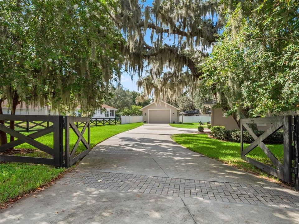 En Venta: $1,425,000 (4 camas, 2 baños, 2574 Pies cuadrados)