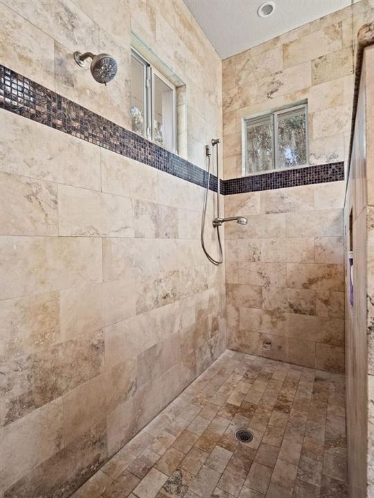 En Venta: $1,425,000 (4 camas, 2 baños, 2574 Pies cuadrados)