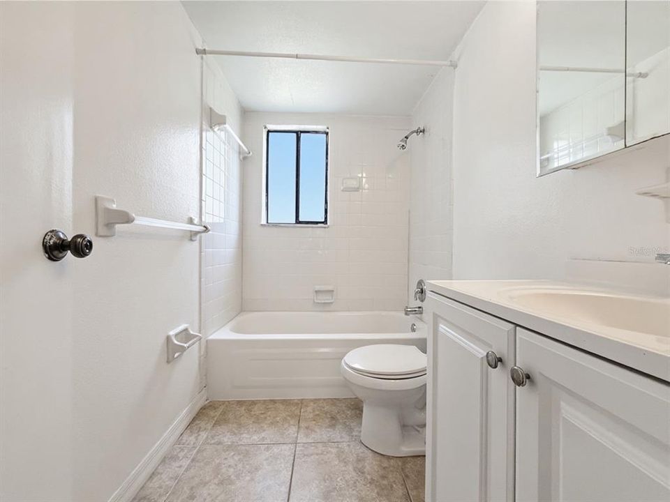 For Sale: $160,000 (2 beds, 2 baths, 828 Square Feet)
