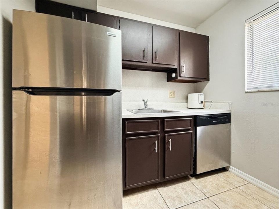 For Sale: $160,000 (2 beds, 2 baths, 828 Square Feet)
