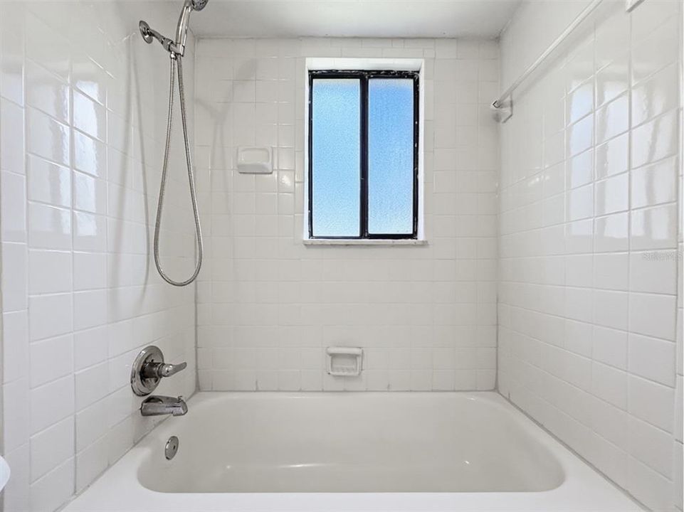For Sale: $160,000 (2 beds, 2 baths, 828 Square Feet)