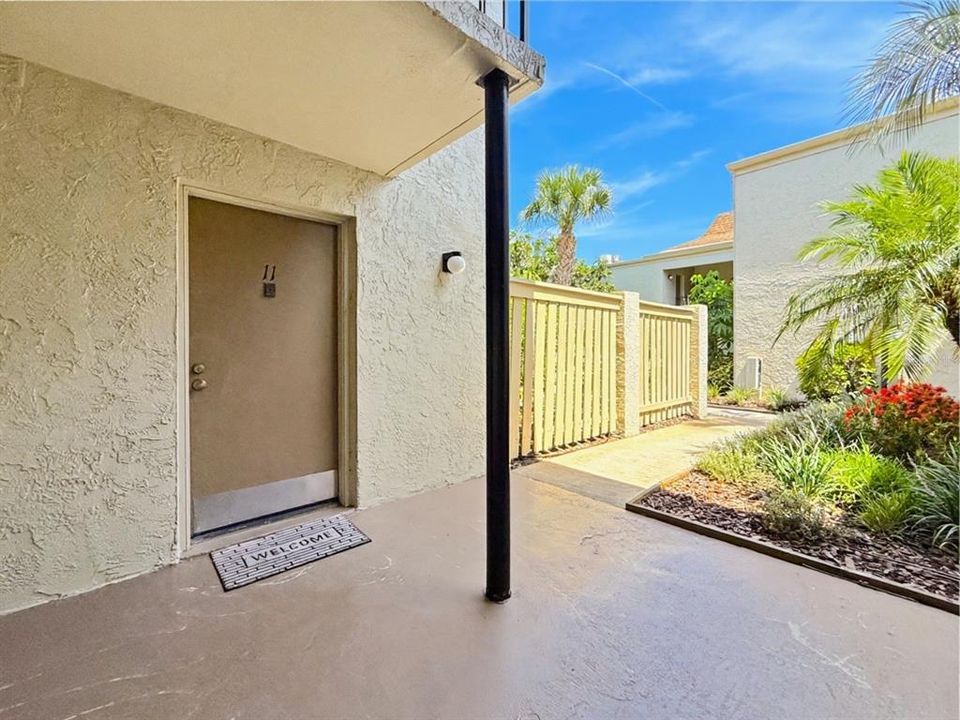 For Sale: $160,000 (2 beds, 2 baths, 828 Square Feet)
