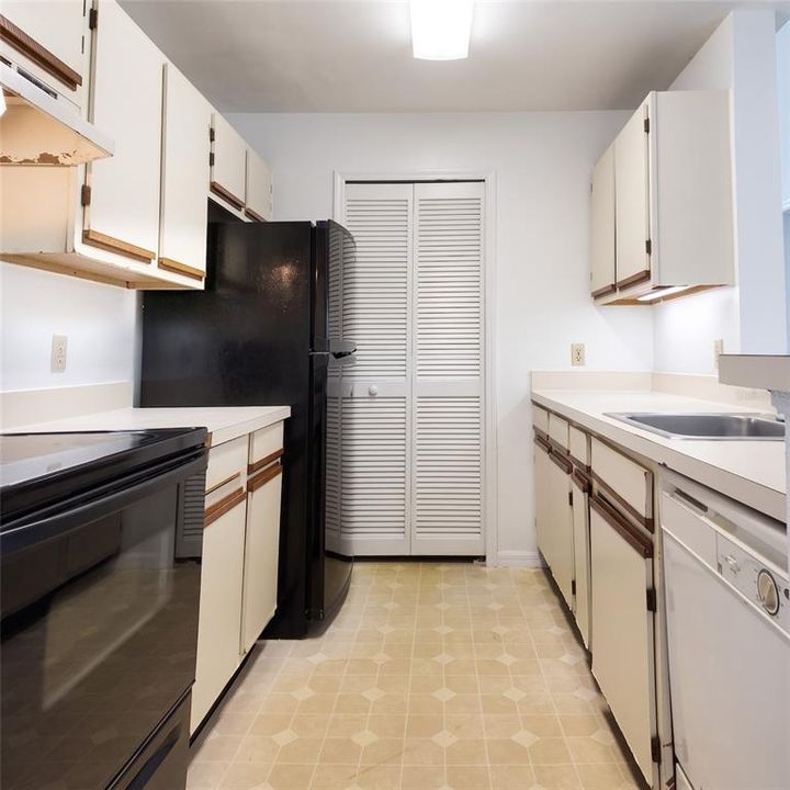For Sale: $145,000 (2 beds, 2 baths, 1422 Square Feet)