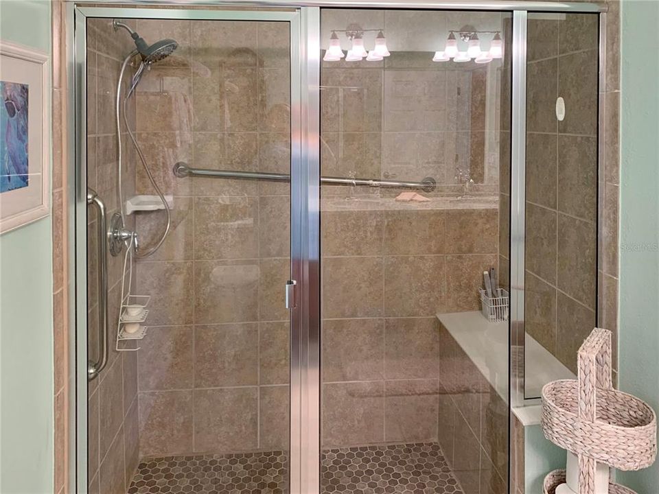 В аренду: $2,300 (2 спален, 2 ванн, 1393 Квадратных фут)