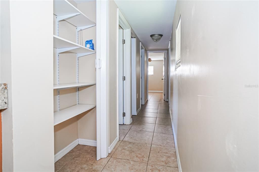 На продажу: $279,900 (2 спален, 4 ванн, 660 Квадратных фут)