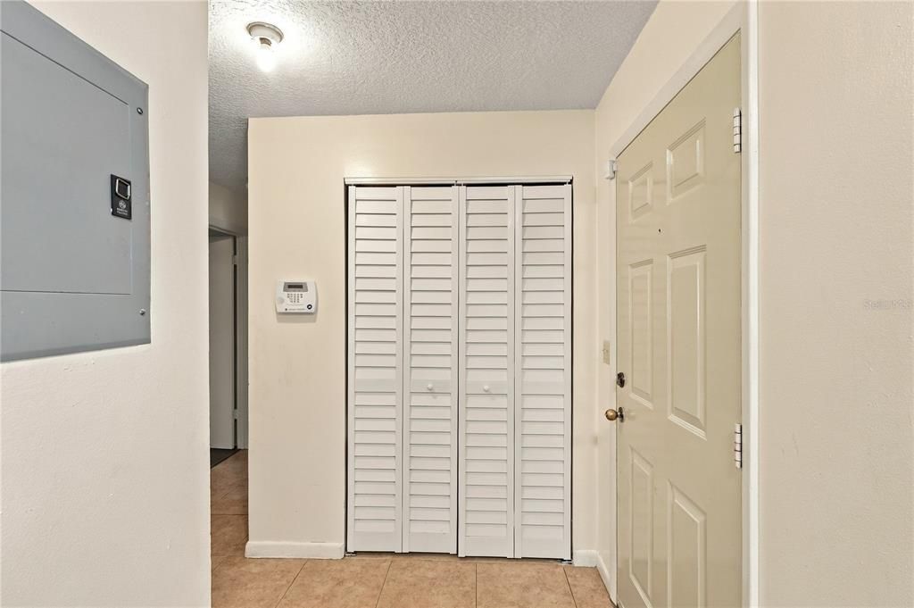 На продажу: $169,900 (2 спален, 2 ванн, 968 Квадратных фут)