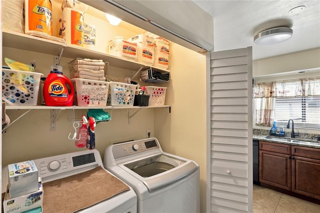 На продажу: $169,900 (2 спален, 2 ванн, 968 Квадратных фут)
