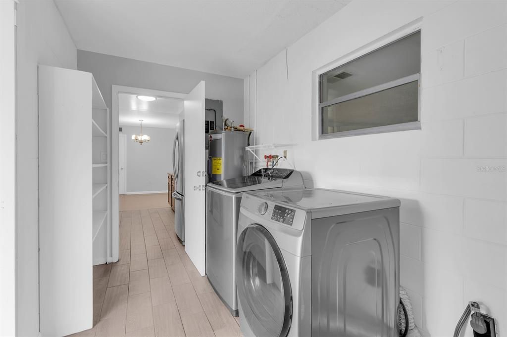 На продажу: $329,900 (3 спален, 2 ванн, 1061 Квадратных фут)