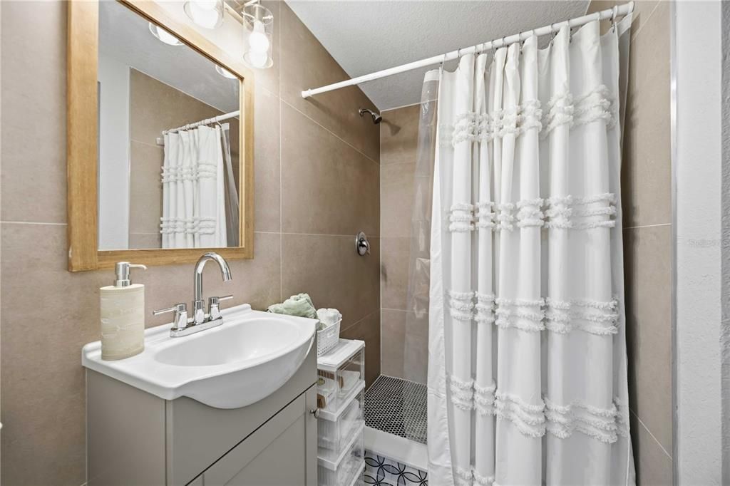 В аренду: $1,800 (5 спален, 4 ванн, 600 Квадратных фут)