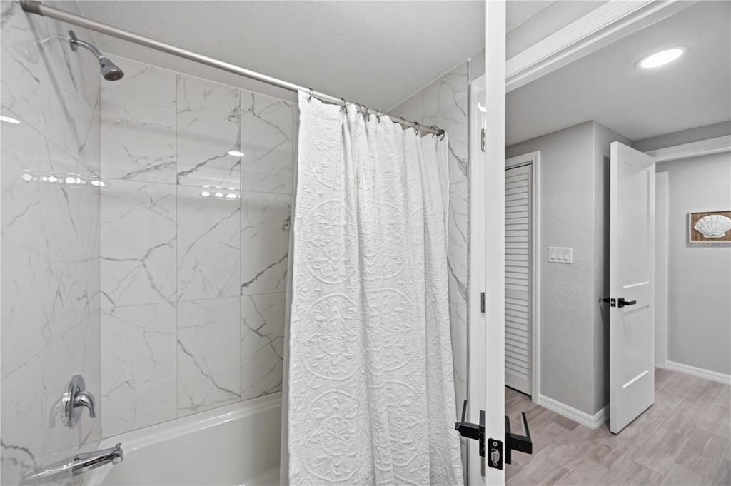 В аренду: $1,800 (5 спален, 4 ванн, 600 Квадратных фут)