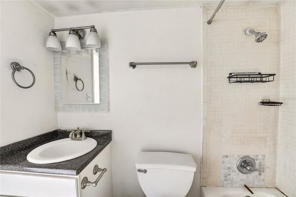 На продажу: $135,000 (2 спален, 2 ванн, 900 Квадратных фут)
