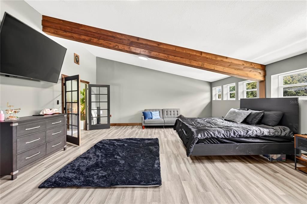 For Sale: $1,200,000 (3 beds, 2 baths, 3379 Square Feet)