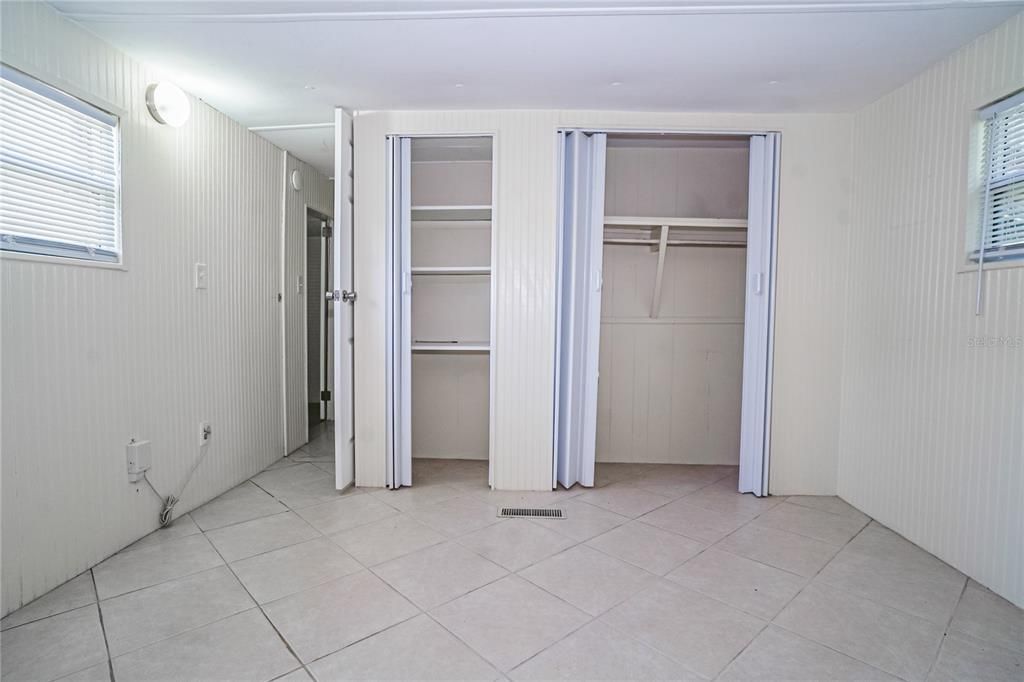 На продажу: $289,900 (2 спален, 1 ванн, 660 Квадратных фут)