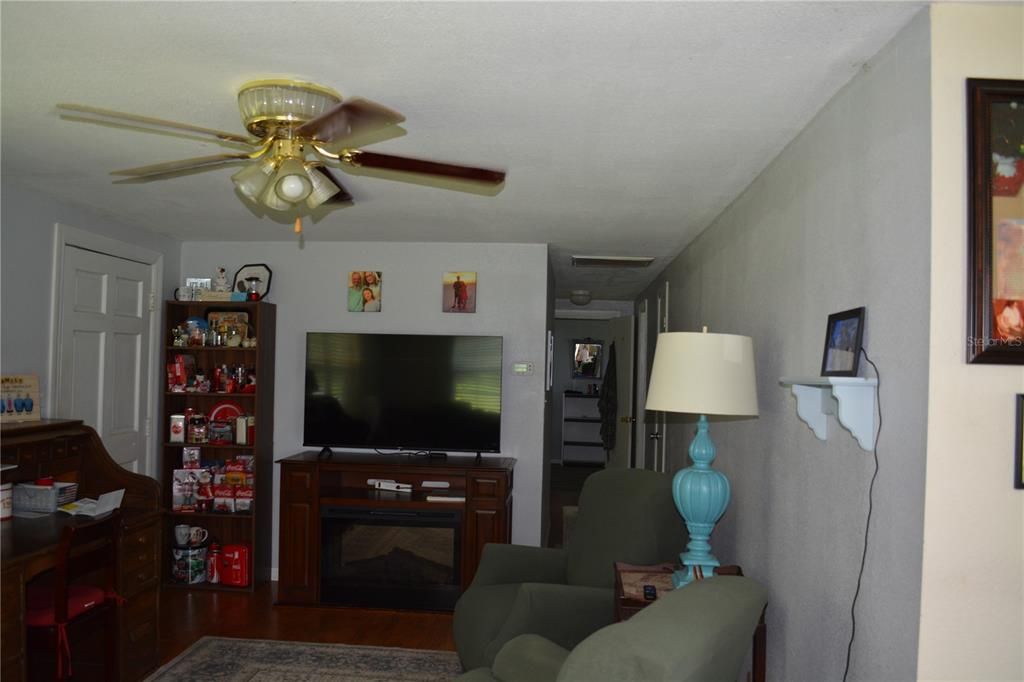 En Venta: $335,000 (3 camas, 1 baños, 1112 Pies cuadrados)