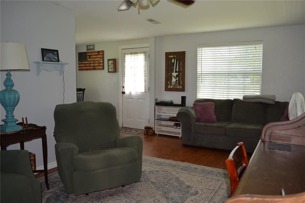 En Venta: $335,000 (3 camas, 1 baños, 1112 Pies cuadrados)