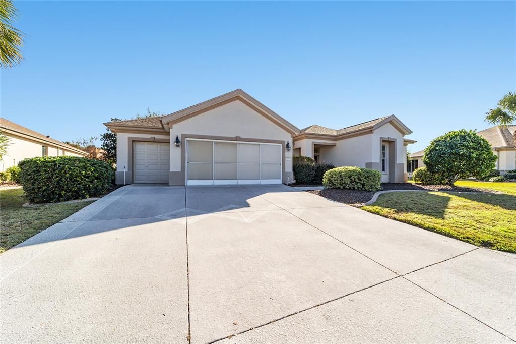For Sale: $399,900 (3 beds, 2 baths, 2413 Square Feet)