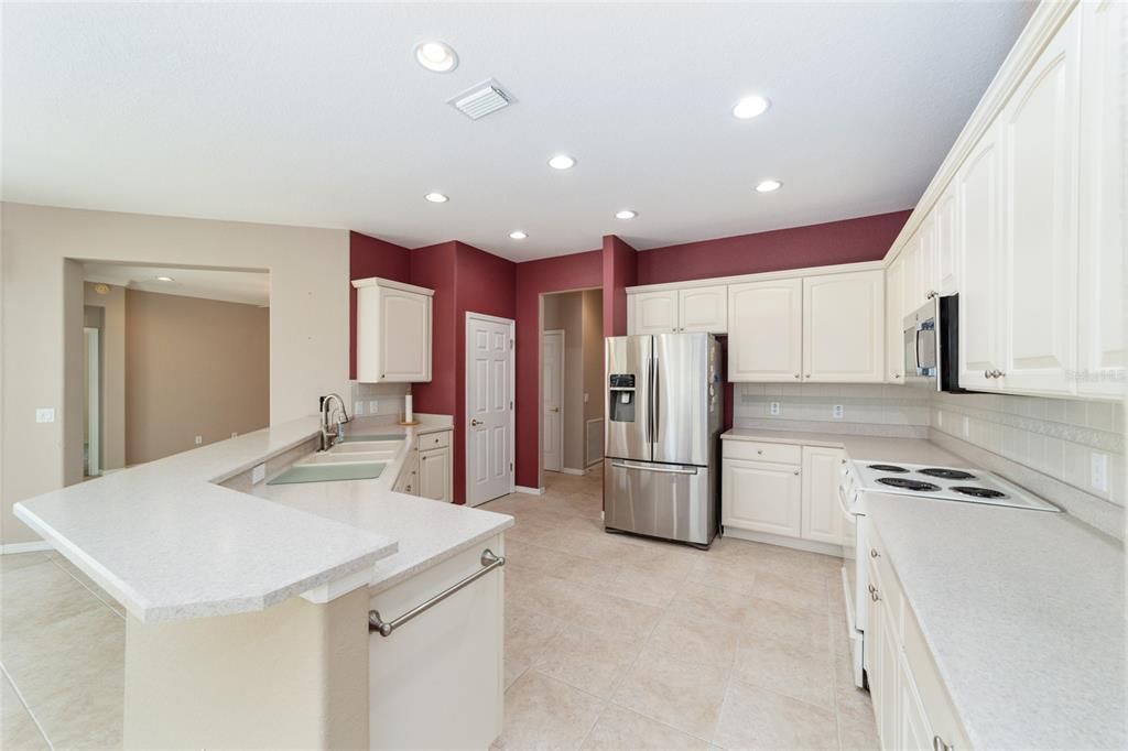 For Sale: $399,900 (3 beds, 2 baths, 2413 Square Feet)