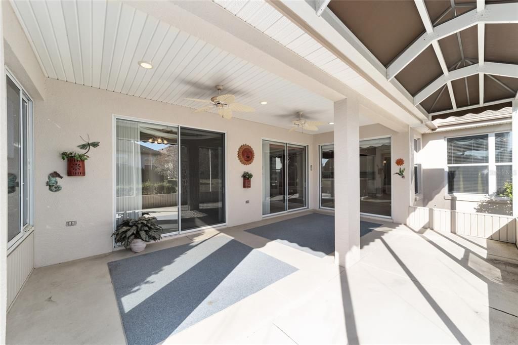 For Sale: $399,900 (3 beds, 2 baths, 2413 Square Feet)
