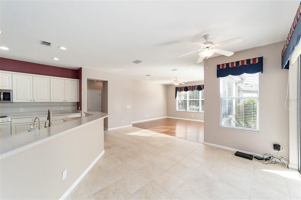 For Sale: $399,900 (3 beds, 2 baths, 2413 Square Feet)