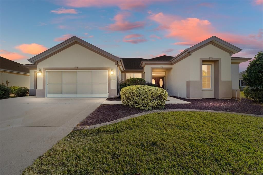 For Sale: $399,900 (3 beds, 2 baths, 2413 Square Feet)