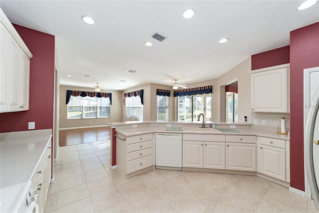 For Sale: $399,900 (3 beds, 2 baths, 2413 Square Feet)