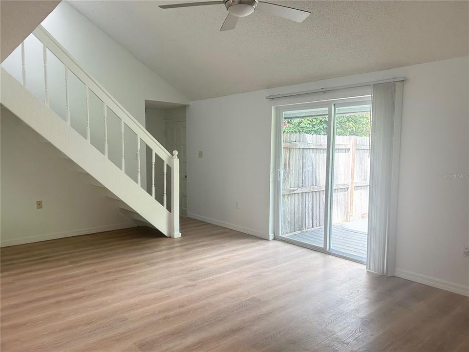 For Sale: $350,000 (3 beds, 2 baths, 1095 Square Feet)