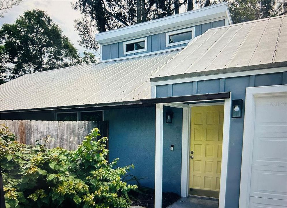 For Sale: $350,000 (3 beds, 2 baths, 1095 Square Feet)