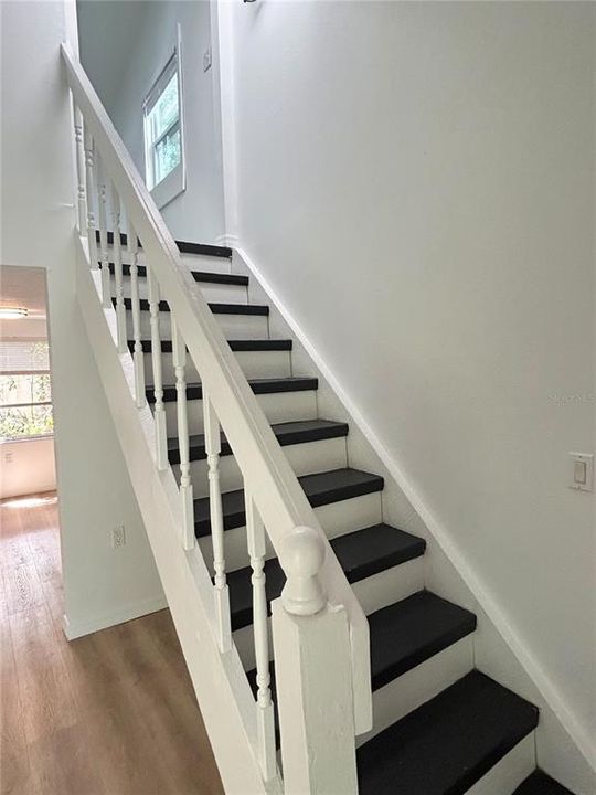 For Sale: $350,000 (3 beds, 2 baths, 1095 Square Feet)