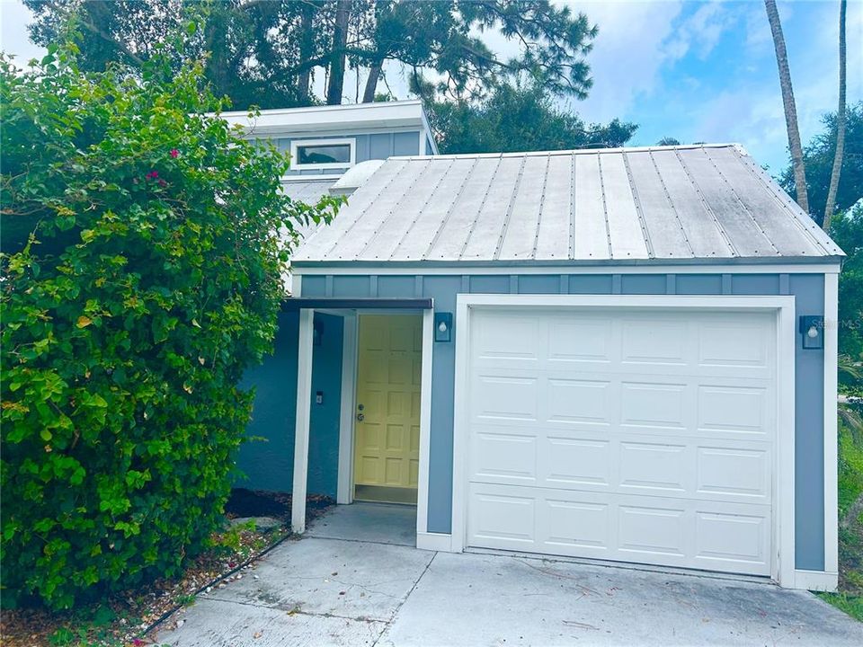 For Sale: $350,000 (3 beds, 2 baths, 1095 Square Feet)
