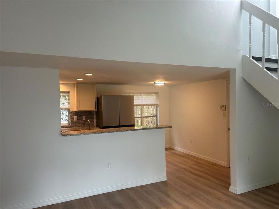 For Sale: $350,000 (3 beds, 2 baths, 1095 Square Feet)