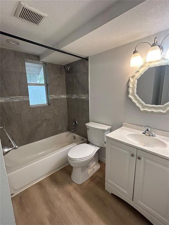 For Sale: $350,000 (3 beds, 2 baths, 1095 Square Feet)