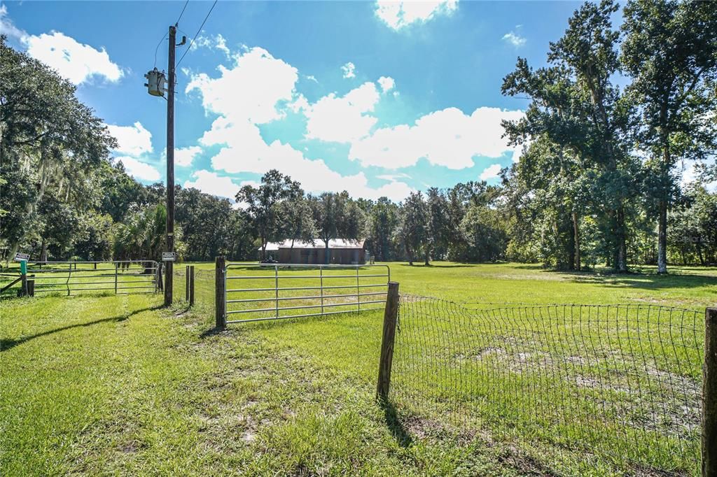 待售: $269,900 (2.43 acres)