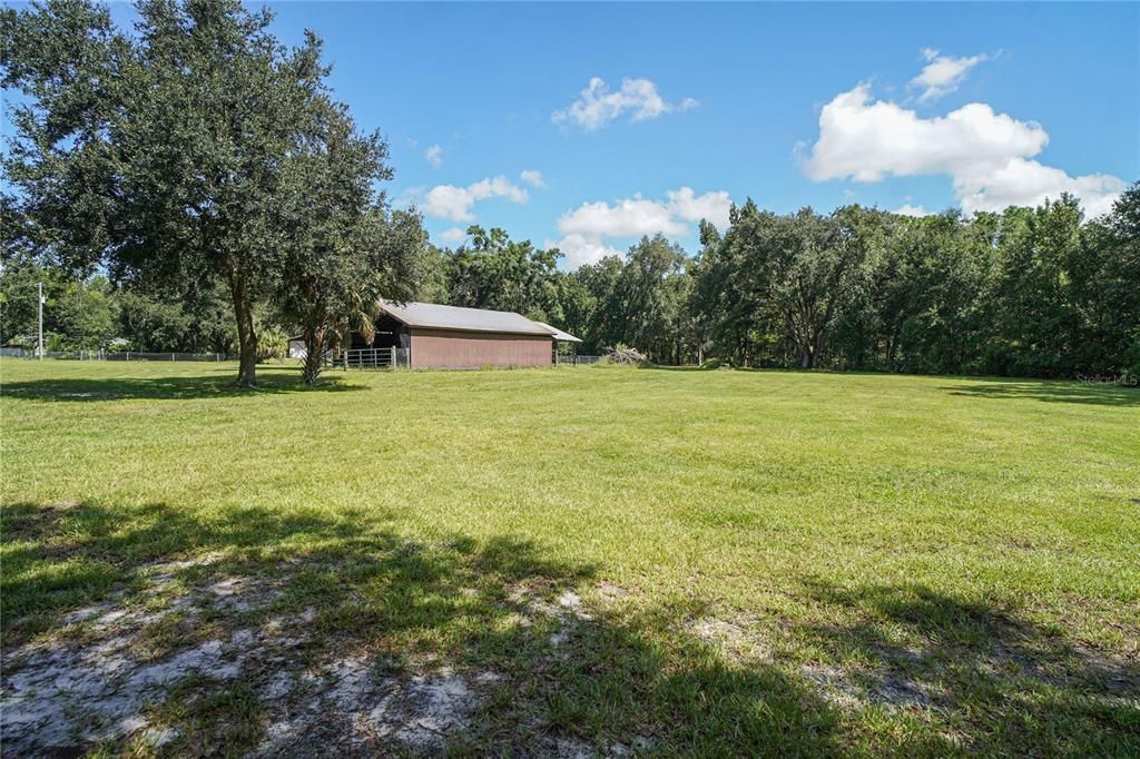 待售: $269,900 (2.43 acres)