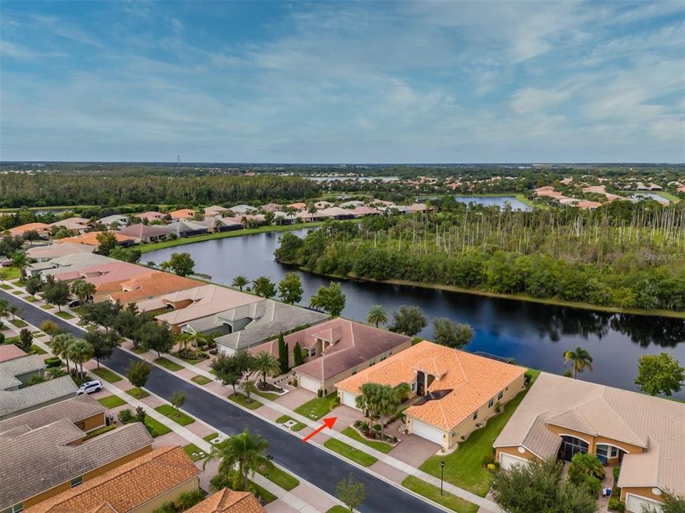 En Venta: $325,000 (2 camas, 2 baños, 1800 Pies cuadrados)