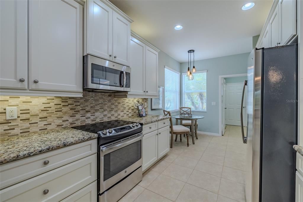 En Venta: $325,000 (2 camas, 2 baños, 1800 Pies cuadrados)