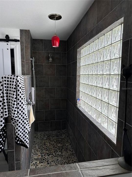 En Venta: $400,000 (3 camas, 2 baños, 1940 Pies cuadrados)