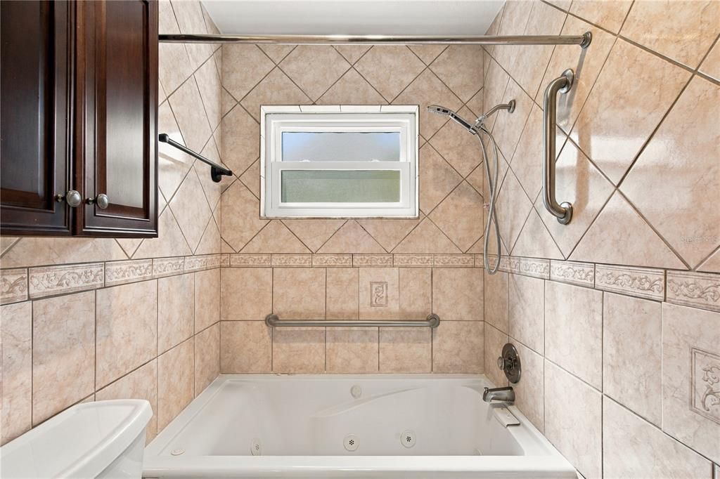 For Sale: $419,000 (2 beds, 2 baths, 1592 Square Feet)