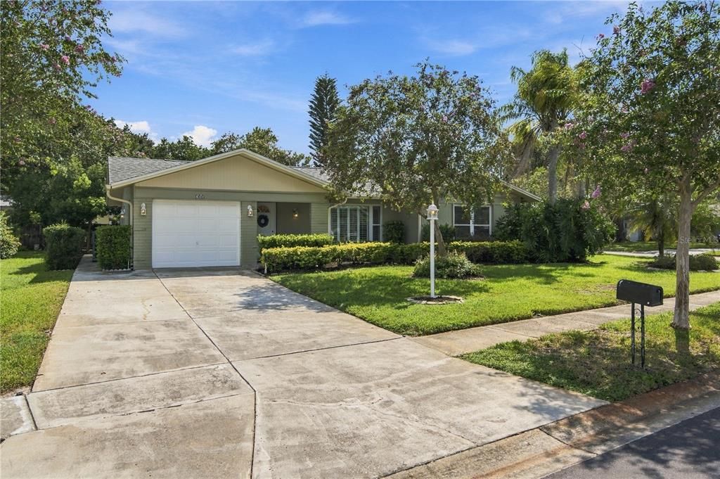 For Sale: $419,000 (2 beds, 2 baths, 1592 Square Feet)