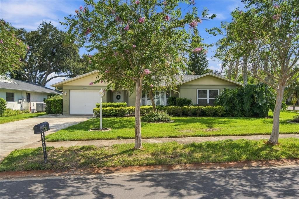 For Sale: $419,000 (2 beds, 2 baths, 1592 Square Feet)