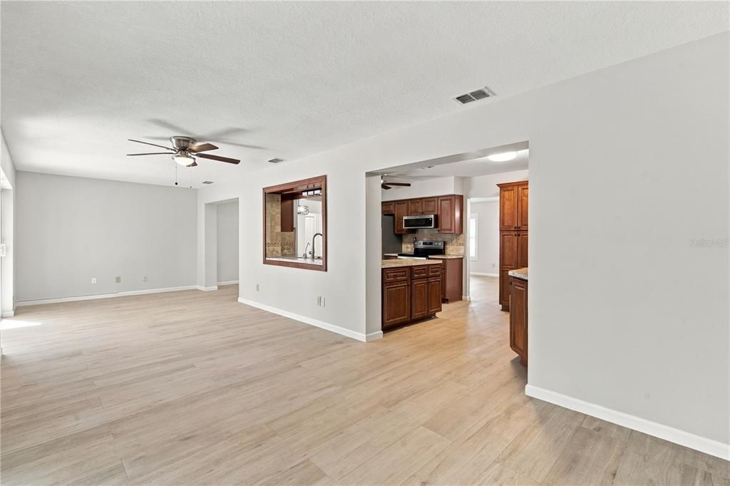 For Sale: $419,000 (2 beds, 2 baths, 1592 Square Feet)