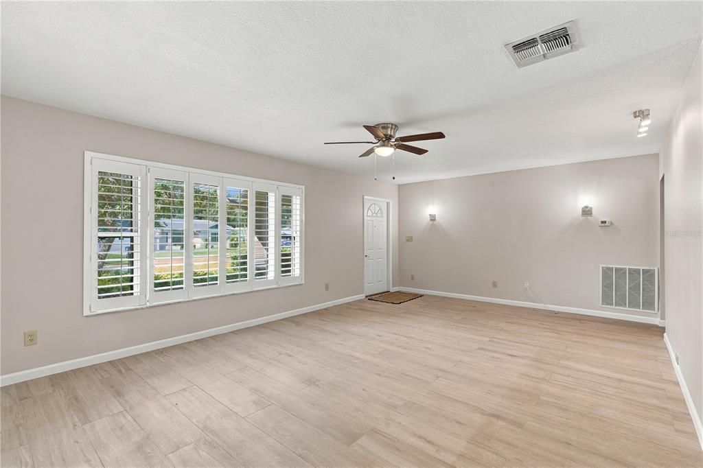 For Sale: $419,000 (2 beds, 2 baths, 1592 Square Feet)
