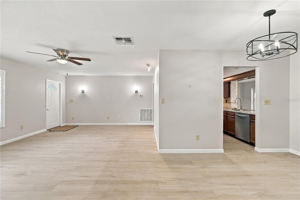 For Sale: $419,000 (2 beds, 2 baths, 1592 Square Feet)