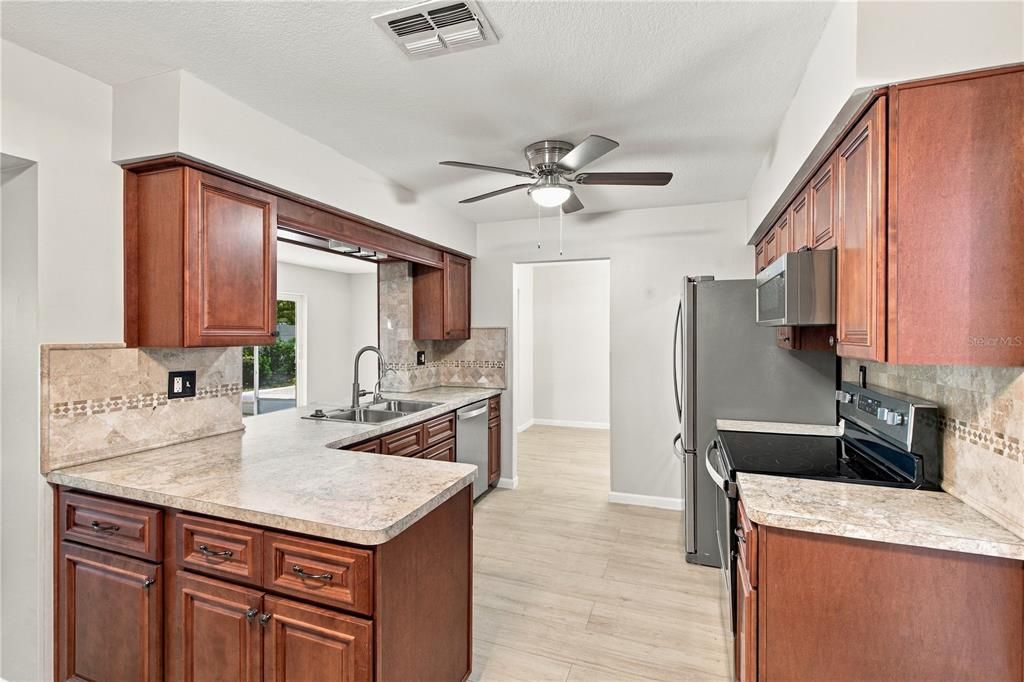 For Sale: $419,000 (2 beds, 2 baths, 1592 Square Feet)